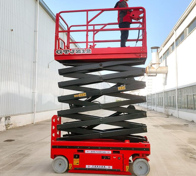 梨树自行走移动式升降机